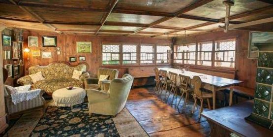 Historic farmhouse parlor with 400-year-old floorboards, tiled stove and Alemannic bay window