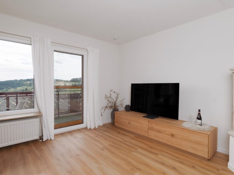 Ferieleilighet i skogkanten i Glatten. Smart-TV for avslappende kvelder